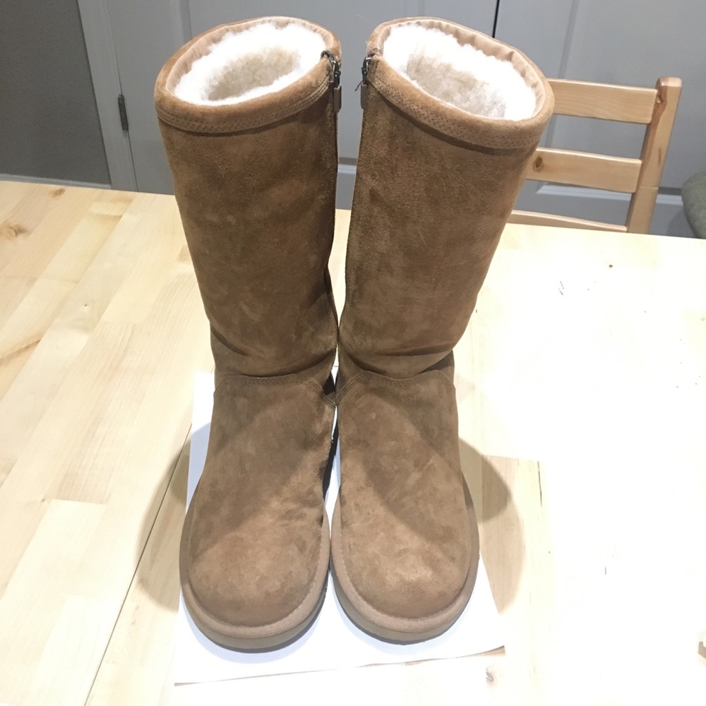 Ugg Brown Tall ZIP Boots Size 6 Euro 37 like new